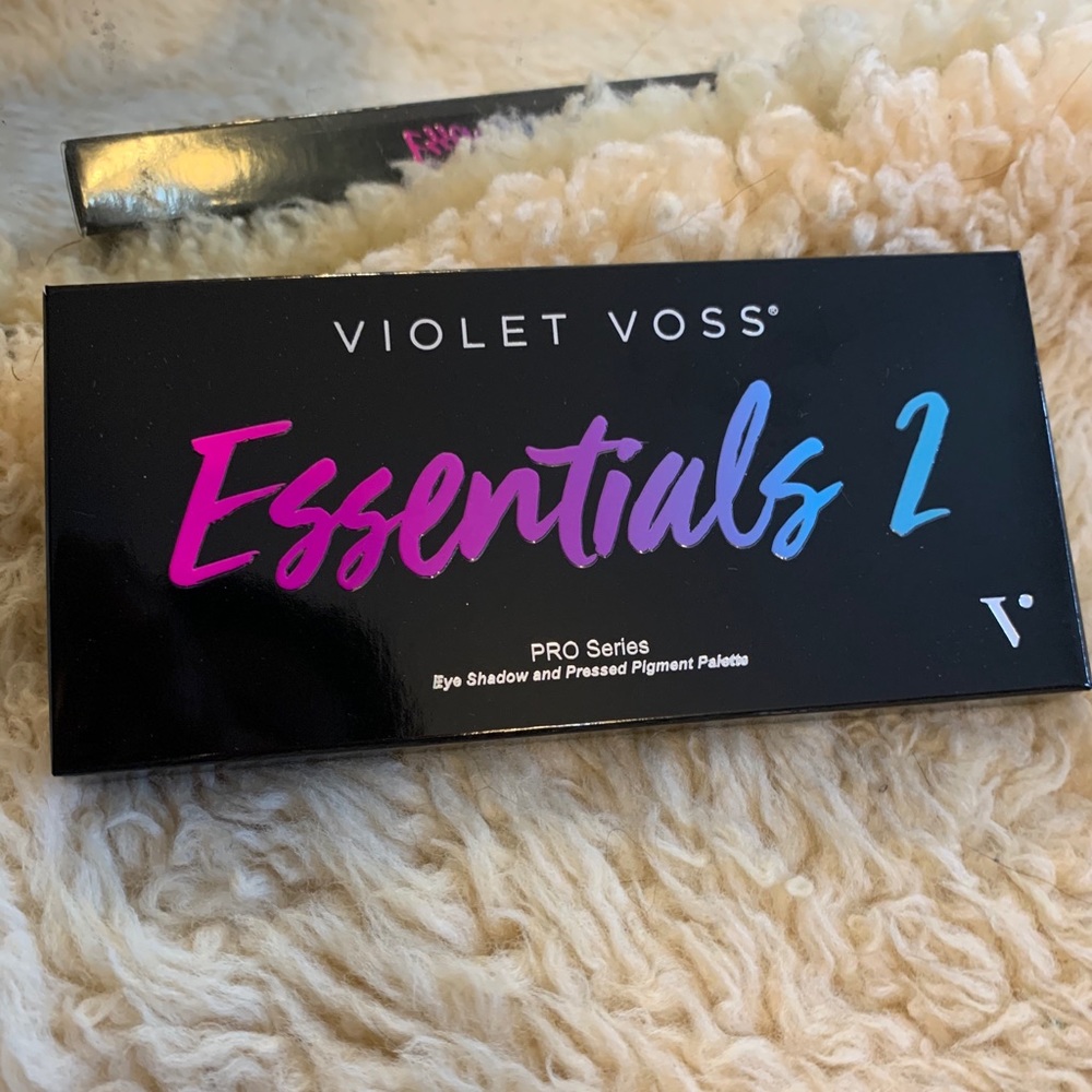 Violet Voss Essentials 2 Pallette